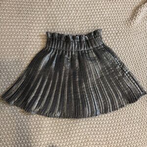 Zara Elegant Silver Pleated Skirt, build-in shorts, size XS